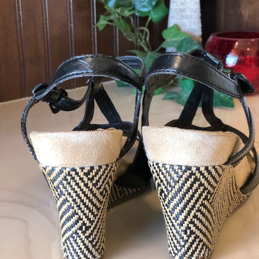 Shoes - Picture 4 of 8